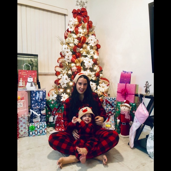 Meet Eli your Seller & Posh Ambassador 💫 - Picture 4 of 8